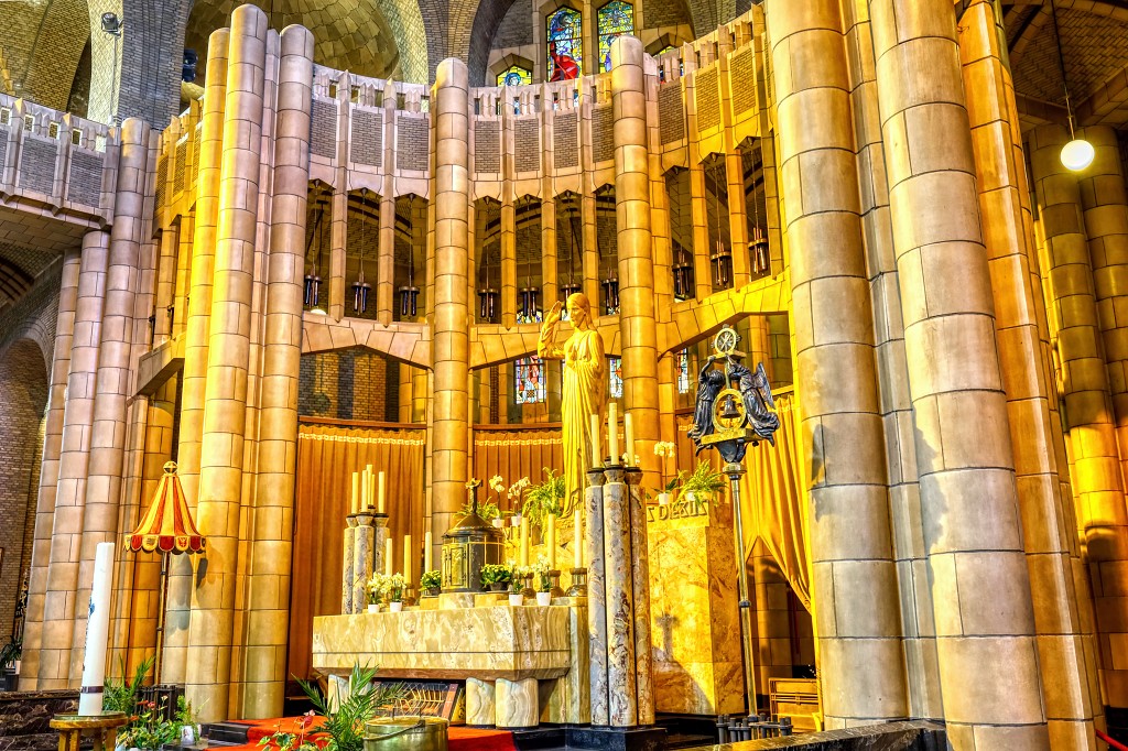 HDR Abbaye Basilique Koekelberg kerk eglise kerkfotografie religie religion bedevaart rooms katholiek kathedraal pelgrimage cathedrale klooster basiliek